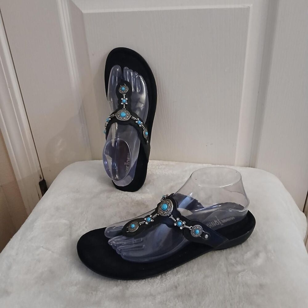 Minnetonka Black Flip Flops Silver Southwestern Concho Faux Turquoise Accent 10